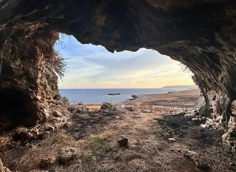 Grotta della Macchia — Höhlen