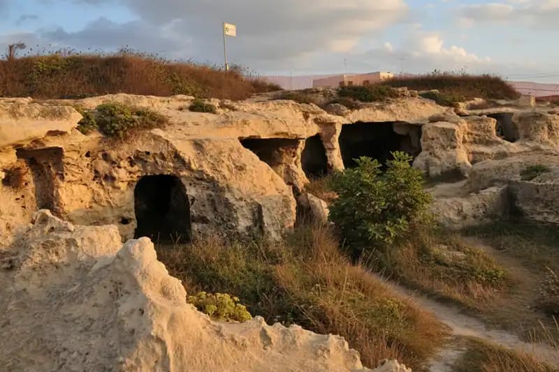 Grotta della Madonnina — Höhlen