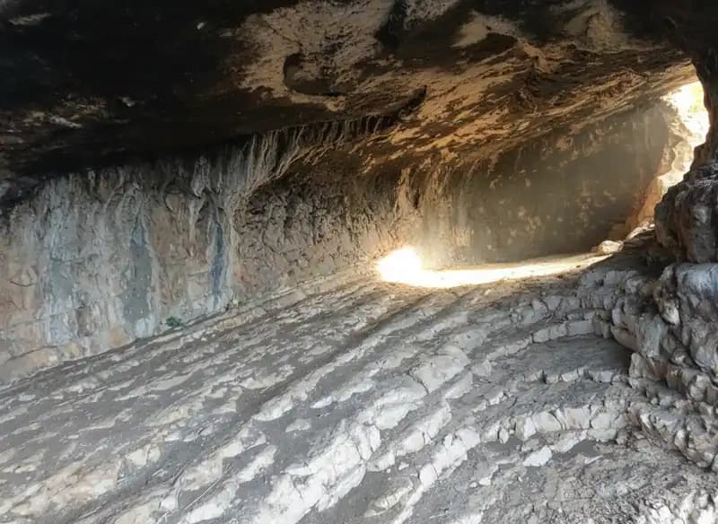 La Grotta dei Monaci — Höhlen