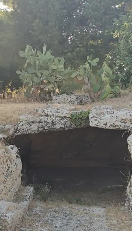 Grotta Paleolitica — Höhlen