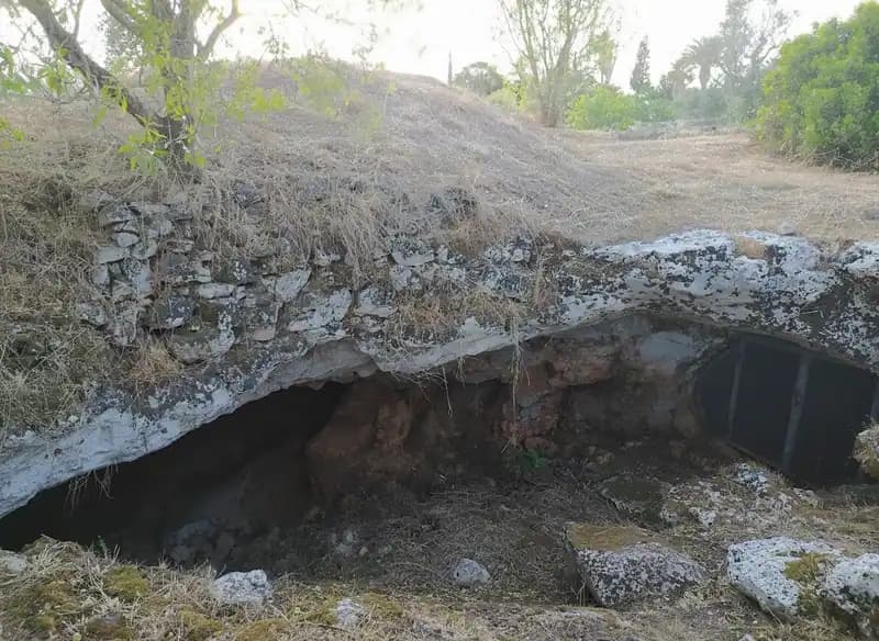 Cave of Veneri — Höhlen
