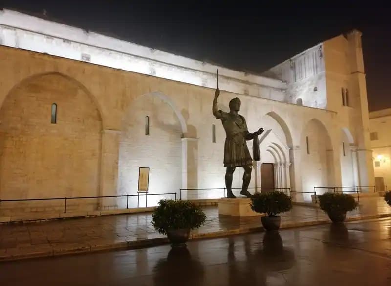 Basilica Collegiata Parrocchiale Santo Sepolcro — Barletta