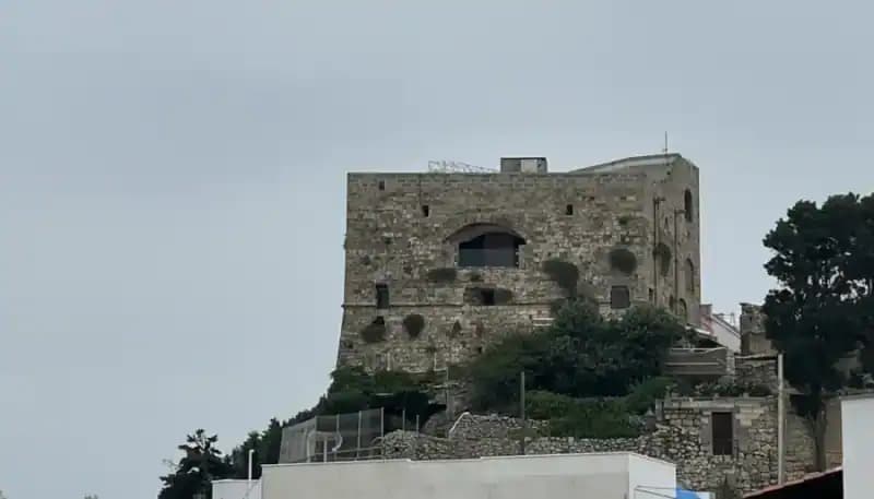 Gino-Catalano-Treppe — Castro