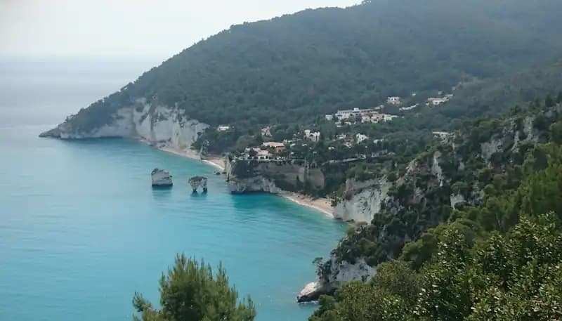 Spiaggia di Cala dell'Aquila — Mattinata