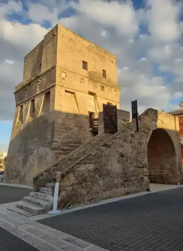 Torre Pelosa — Torre a Mare