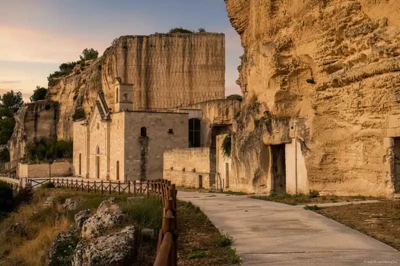Santuario e Cripta della Madonna Delle Grazie — Palagianello